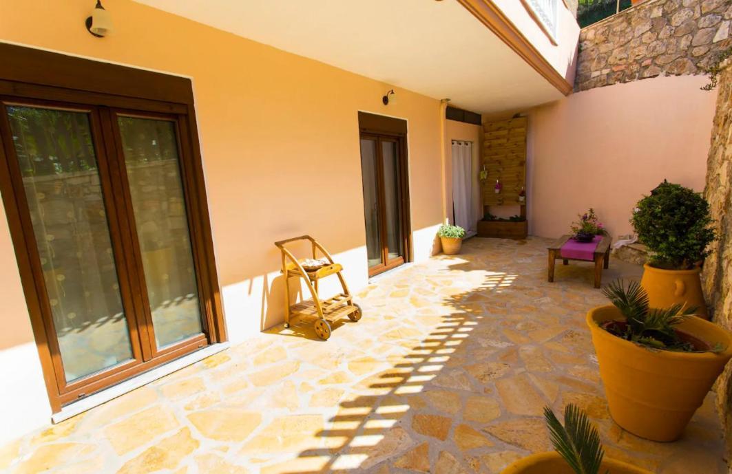 Appartement Amaryllis House à Parga Extérieur photo